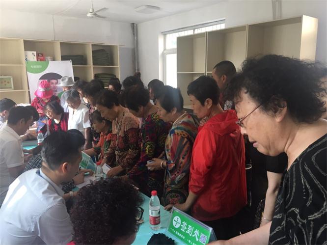 口腔义诊进社区，牙齿健全零距离